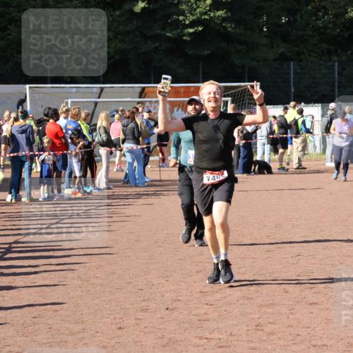 27.09.2026 - 35. Volkslauf durch das schöne Alstertal Strokosch-Dieckow http://msf.ph/oto/10583715 27.09.2026 11:43:10 Ziel 1006, 1452, 3273 meine-sportfotos.de