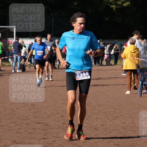 27.09.2026 - 35. Volkslauf durch das schöne Alstertal Strokosch-Dieckow http://msf.ph/oto/10583732 27.09.2026 11:23:15 Ziel 3116, 3247, 3344, 3361, 3426 meine-sportfotos.de