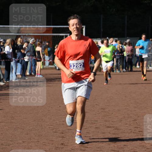 27.09.2026 - 35. Volkslauf durch das schöne Alstertal Strokosch-Dieckow http://msf.ph/oto/10583748 27.09.2026 11:23:04 Ziel 3282, 3426 meine-sportfotos.de