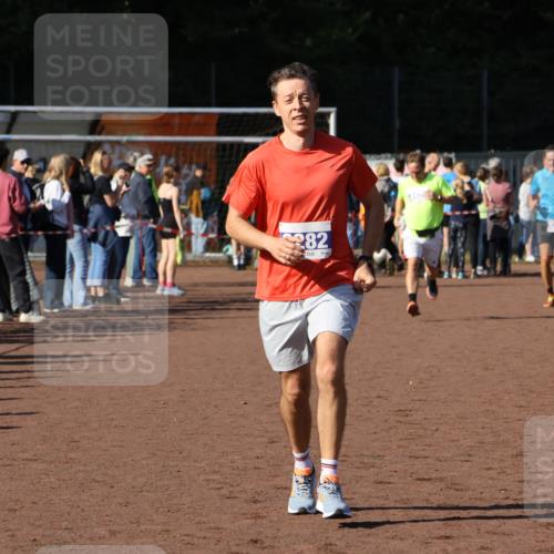 27.09.2026 - 35. Volkslauf durch das schöne Alstertal Strokosch-Dieckow http://msf.ph/oto/10583753 27.09.2026 11:23:04 Ziel 3282, 3426 meine-sportfotos.de