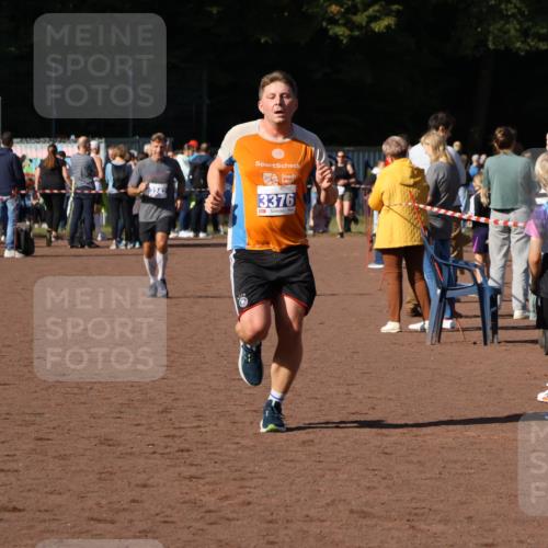 27.09.2026 - 35. Volkslauf durch das schöne Alstertal Strokosch-Dieckow http://msf.ph/oto/10583816 27.09.2026 11:22:20 Ziel 3242, 3376 meine-sportfotos.de