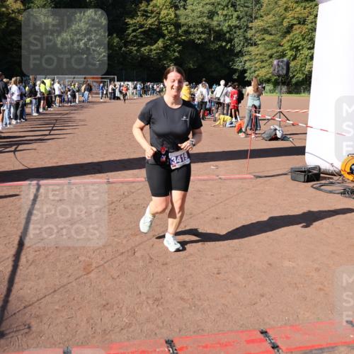 27.09.2026 - 35. Volkslauf durch das schöne Alstertal Strokosch-Dieckow http://msf.ph/oto/10583841 27.09.2026 11:42:29 Ziel 3054, 3055, 3419 meine-sportfotos.de
