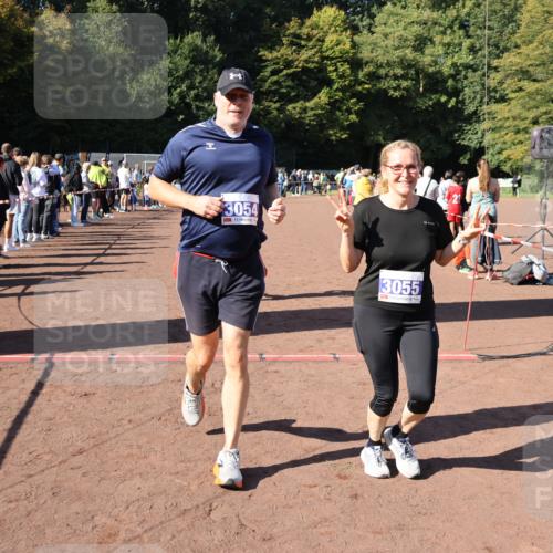 27.09.2026 - 35. Volkslauf durch das schöne Alstertal Strokosch-Dieckow http://msf.ph/oto/10583851 27.09.2026 11:42:27 Ziel 3054, 3055, 3419 meine-sportfotos.de