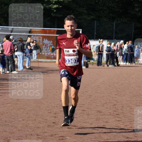 27.09.2026 - 35. Volkslauf durch das schöne Alstertal Strokosch-Dieckow http://msf.ph/oto/10583852 27.09.2026 11:21:57 Ziel 3307, 3399 meine-sportfotos.de