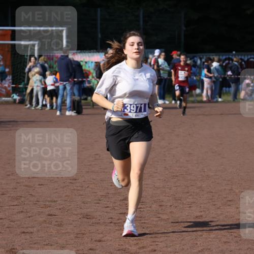 27.09.2026 - 35. Volkslauf durch das schöne Alstertal Strokosch-Dieckow http://msf.ph/oto/10583863 27.09.2026 11:21:48 Ziel 3971 meine-sportfotos.de