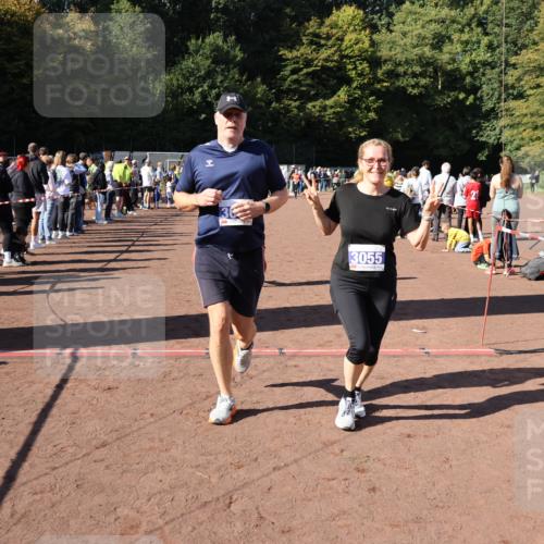 27.09.2026 - 35. Volkslauf durch das schöne Alstertal Strokosch-Dieckow http://msf.ph/oto/10583864 27.09.2026 11:42:27 Ziel 3054, 3055, 3419 meine-sportfotos.de