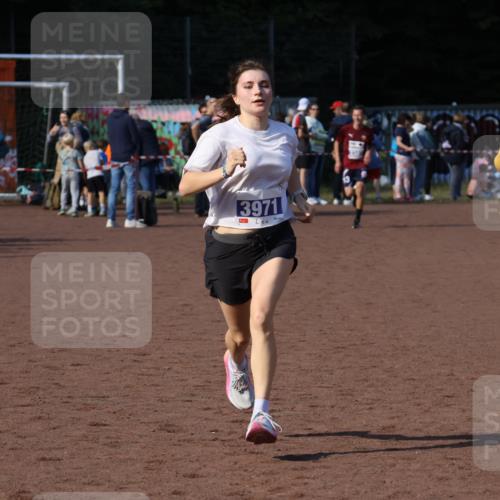 27.09.2026 - 35. Volkslauf durch das schöne Alstertal Strokosch-Dieckow http://msf.ph/oto/10583865 27.09.2026 11:21:48 Ziel 3971 meine-sportfotos.de