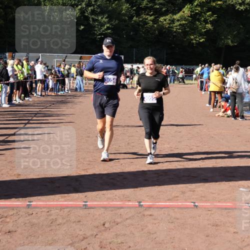 27.09.2026 - 35. Volkslauf durch das schöne Alstertal Strokosch-Dieckow http://msf.ph/oto/10583878 27.09.2026 11:42:25 Ziel 3054, 3055, 3084, 3318, 3419 meine-sportfotos.de