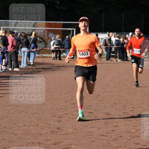 27.09.2026 - 35. Volkslauf durch das schöne Alstertal Strokosch-Dieckow http://msf.ph/oto/10583904 27.09.2026 11:21:31 Ziel 1403, 3993 meine-sportfotos.de