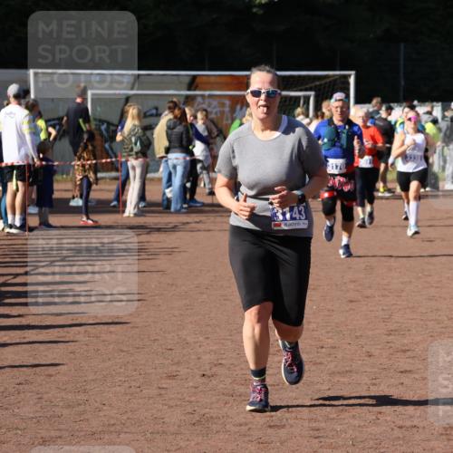 27.09.2026 - 35. Volkslauf durch das schöne Alstertal Strokosch-Dieckow http://msf.ph/oto/10583959 27.09.2026 11:42:07 Ziel 1433, 3143, 3170, 3337, 3338 meine-sportfotos.de