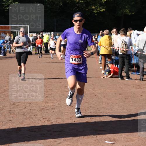 27.09.2026 - 35. Volkslauf durch das schöne Alstertal Strokosch-Dieckow http://msf.ph/oto/10583962 27.09.2026 11:42:04 Ziel 1433, 3143 meine-sportfotos.de