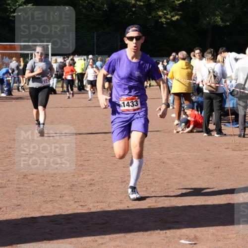 27.09.2026 - 35. Volkslauf durch das schöne Alstertal Strokosch-Dieckow http://msf.ph/oto/10583963 27.09.2026 11:42:04 Ziel 1433, 3143 meine-sportfotos.de