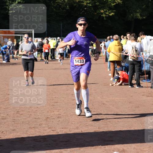 27.09.2026 - 35. Volkslauf durch das schöne Alstertal Strokosch-Dieckow http://msf.ph/oto/10583966 27.09.2026 11:42:04 Ziel 1433, 3143 meine-sportfotos.de