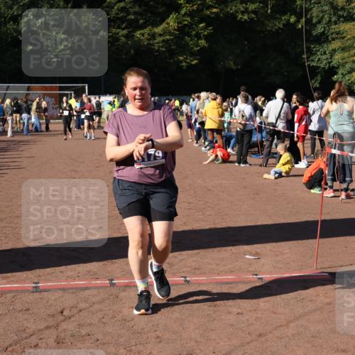 27.09.2026 - 35. Volkslauf durch das schöne Alstertal Strokosch-Dieckow http://msf.ph/oto/10584005 27.09.2026 11:41:05 Ziel 1600, 1746, 3179 meine-sportfotos.de