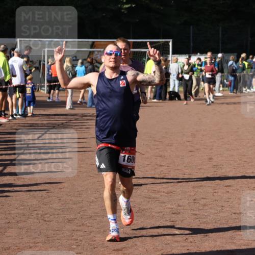 27.09.2026 - 35. Volkslauf durch das schöne Alstertal Strokosch-Dieckow http://msf.ph/oto/10584017 27.09.2026 11:41:02 Ziel 1600, 1746, 3179 meine-sportfotos.de