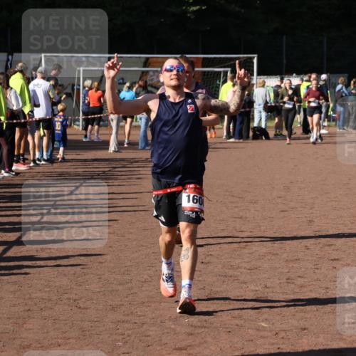 27.09.2026 - 35. Volkslauf durch das schöne Alstertal Strokosch-Dieckow http://msf.ph/oto/10584023 27.09.2026 11:41:01 Ziel 1600, 1746, 3179 meine-sportfotos.de