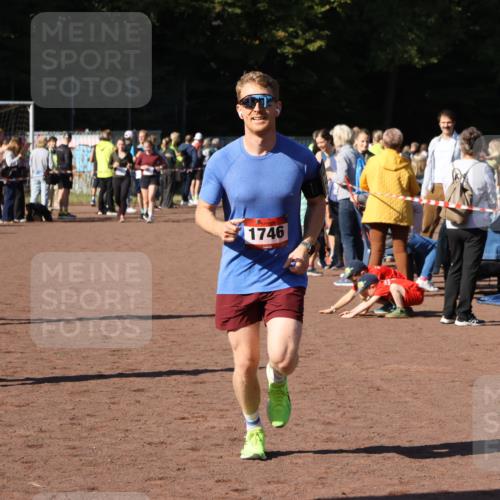 27.09.2026 - 35. Volkslauf durch das schöne Alstertal Strokosch-Dieckow http://msf.ph/oto/10584028 27.09.2026 11:41:00 Ziel 1600, 1746, 3179 meine-sportfotos.de