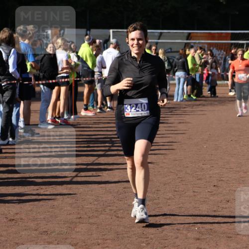 27.09.2026 - 35. Volkslauf durch das schöne Alstertal Strokosch-Dieckow http://msf.ph/oto/10584043 27.09.2026 11:37:57 Ziel 1431, 3104, 3105, 3171, 3240 meine-sportfotos.de