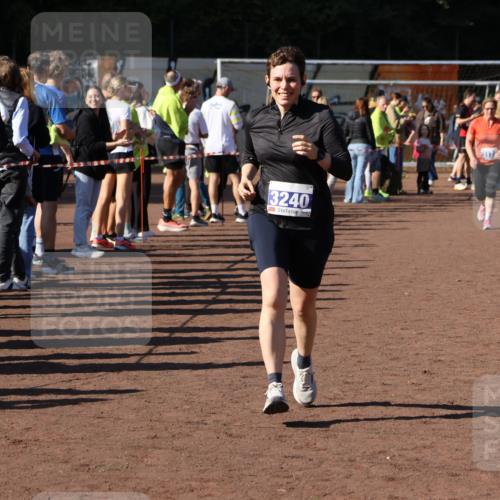 27.09.2026 - 35. Volkslauf durch das schöne Alstertal Strokosch-Dieckow http://msf.ph/oto/10584052 27.09.2026 11:37:57 Ziel 1431, 3104, 3105, 3171, 3240 meine-sportfotos.de