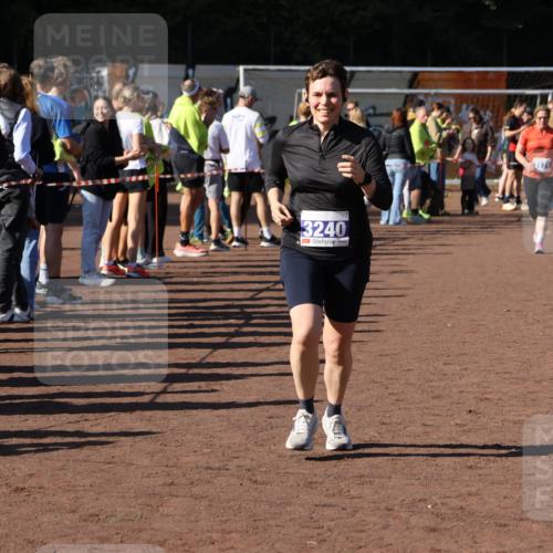 27.09.2026 - 35. Volkslauf durch das schöne Alstertal Strokosch-Dieckow http://msf.ph/oto/10584054 27.09.2026 11:37:57 Ziel 1431, 3104, 3105, 3171, 3240 meine-sportfotos.de
