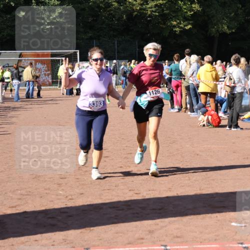 27.09.2026 - 35. Volkslauf durch das schöne Alstertal Strokosch-Dieckow http://msf.ph/oto/10584065 27.09.2026 11:40:44 Ziel 1126, 3393 meine-sportfotos.de