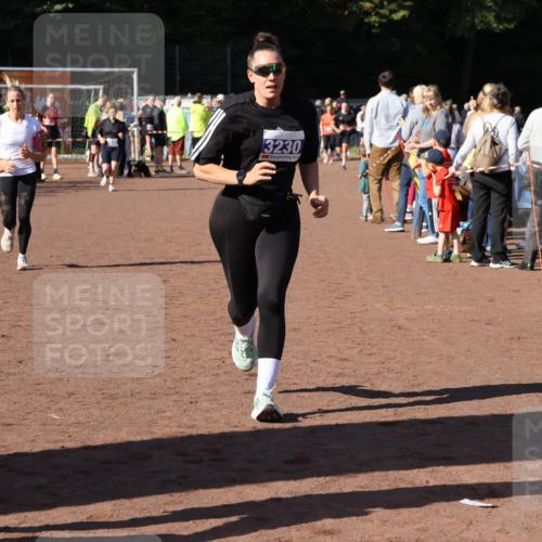 27.09.2026 - 35. Volkslauf durch das schöne Alstertal Strokosch-Dieckow http://msf.ph/oto/10584070 27.09.2026 11:37:47 Ziel 1005, 3053, 3230 meine-sportfotos.de