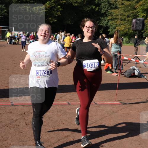 27.09.2026 - 35. Volkslauf durch das schöne Alstertal Strokosch-Dieckow http://msf.ph/oto/10584072 27.09.2026 11:40:38 Ziel 1126, 3037, 3260, 3393 meine-sportfotos.de