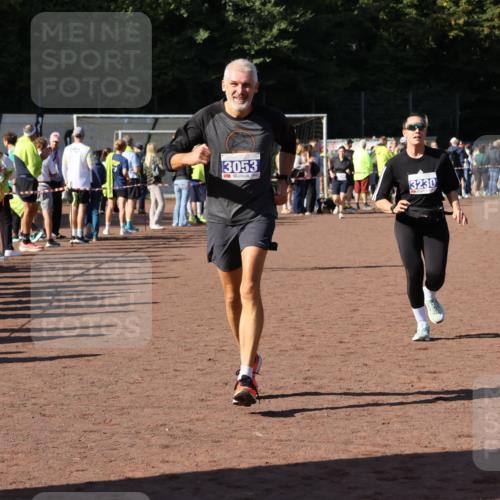 27.09.2026 - 35. Volkslauf durch das schöne Alstertal Strokosch-Dieckow http://msf.ph/oto/10584073 27.09.2026 11:37:45 Ziel 1005, 3053, 3230 meine-sportfotos.de