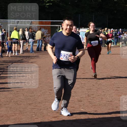 27.09.2026 - 35. Volkslauf durch das schöne Alstertal Strokosch-Dieckow http://msf.ph/oto/10584086 27.09.2026 11:40:35 Ziel 1456, 3037, 3260, 3381 meine-sportfotos.de