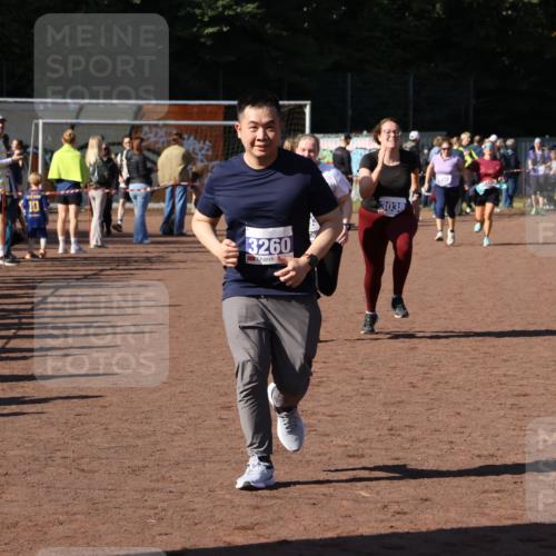 27.09.2026 - 35. Volkslauf durch das schöne Alstertal Strokosch-Dieckow http://msf.ph/oto/10584102 27.09.2026 11:40:34 Ziel 1456, 3037, 3260, 3381 meine-sportfotos.de