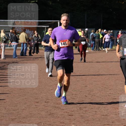 27.09.2026 - 35. Volkslauf durch das schöne Alstertal Strokosch-Dieckow http://msf.ph/oto/10584115 27.09.2026 11:40:30 Ziel 1456, 3037, 3260, 3381 meine-sportfotos.de