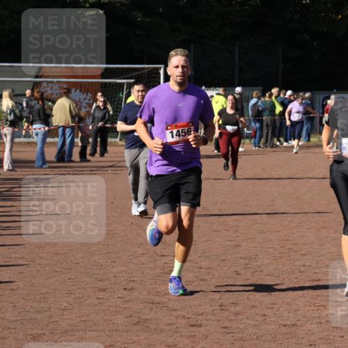 27.09.2026 - 35. Volkslauf durch das schöne Alstertal Strokosch-Dieckow http://msf.ph/oto/10584117 27.09.2026 11:40:30 Ziel 1456, 3037, 3260, 3381 meine-sportfotos.de