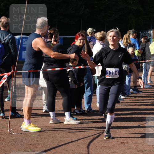 27.09.2026 - 35. Volkslauf durch das schöne Alstertal Strokosch-Dieckow http://msf.ph/oto/10584132 27.09.2026 11:37:25 Ziel 3196, 3324, 3334, 3974 meine-sportfotos.de