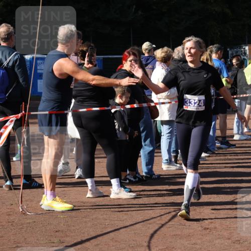 27.09.2026 - 35. Volkslauf durch das schöne Alstertal Strokosch-Dieckow http://msf.ph/oto/10584136 27.09.2026 11:37:25 Ziel 3196, 3324, 3334, 3974 meine-sportfotos.de
