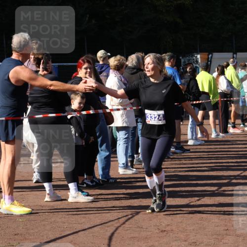 27.09.2026 - 35. Volkslauf durch das schöne Alstertal Strokosch-Dieckow http://msf.ph/oto/10584140 27.09.2026 11:37:25 Ziel 3196, 3324, 3334, 3974 meine-sportfotos.de