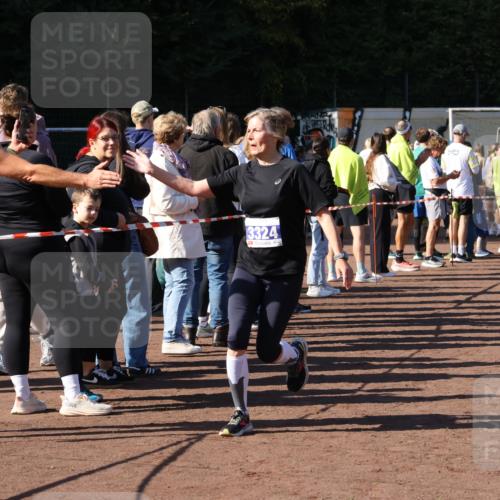 27.09.2026 - 35. Volkslauf durch das schöne Alstertal Strokosch-Dieckow http://msf.ph/oto/10584143 27.09.2026 11:37:25 Ziel 3196, 3324, 3334, 3974 meine-sportfotos.de