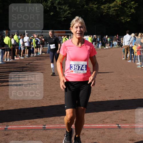 27.09.2026 - 35. Volkslauf durch das schöne Alstertal Strokosch-Dieckow http://msf.ph/oto/10584145 27.09.2026 11:37:23 Ziel 3187, 3324, 3974 meine-sportfotos.de