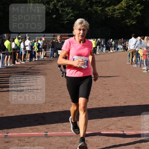 27.09.2026 - 35. Volkslauf durch das schöne Alstertal Strokosch-Dieckow http://msf.ph/oto/10584151 27.09.2026 11:37:23 Ziel 3187, 3324, 3974 meine-sportfotos.de