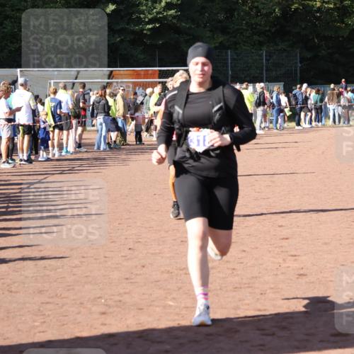 27.09.2026 - 35. Volkslauf durch das schöne Alstertal Strokosch-Dieckow http://msf.ph/oto/10584164 27.09.2026 11:37:20 Ziel 1441, 3187, 3324, 3974 meine-sportfotos.de