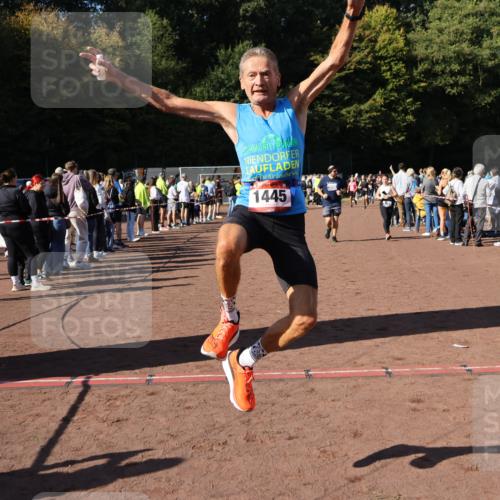 27.09.2026 - 35. Volkslauf durch das schöne Alstertal Strokosch-Dieckow http://msf.ph/oto/10584189 27.09.2026 11:37:09 Ziel 1441, 1445, 3096, 3097, 3386, 3387 meine-sportfotos.de