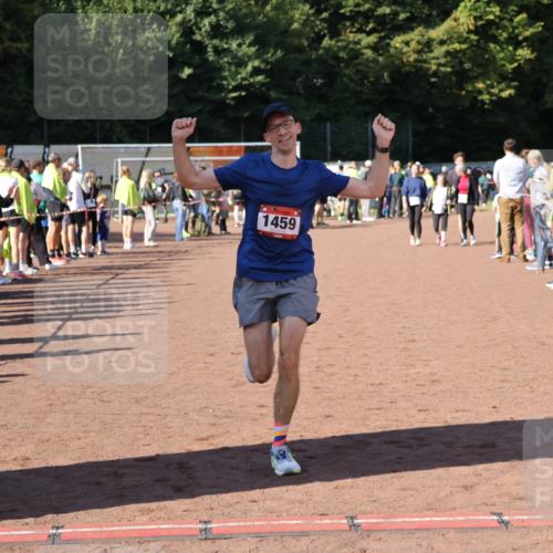 27.09.2026 - 35. Volkslauf durch das schöne Alstertal Strokosch-Dieckow http://msf.ph/oto/10584190 27.09.2026 11:39:48 Ziel 1459 meine-sportfotos.de