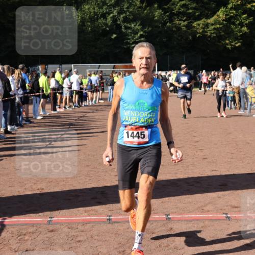 27.09.2026 - 35. Volkslauf durch das schöne Alstertal Strokosch-Dieckow http://msf.ph/oto/10584200 27.09.2026 11:37:08 Ziel 1445, 3096, 3097, 3386, 3387 meine-sportfotos.de