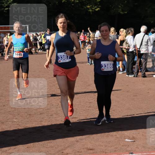 27.09.2026 - 35. Volkslauf durch das schöne Alstertal Strokosch-Dieckow http://msf.ph/oto/10584209 27.09.2026 11:37:06 Ziel 1445, 3096, 3097, 3386, 3387 meine-sportfotos.de