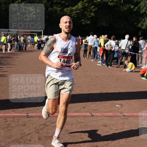 27.09.2026 - 35. Volkslauf durch das schöne Alstertal Strokosch-Dieckow http://msf.ph/oto/10584217 27.09.2026 11:39:36 Ziel 1438, 1440 meine-sportfotos.de