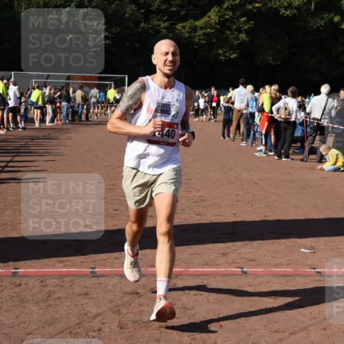 27.09.2026 - 35. Volkslauf durch das schöne Alstertal Strokosch-Dieckow http://msf.ph/oto/10584222 27.09.2026 11:39:35 Ziel 1438, 1440 meine-sportfotos.de