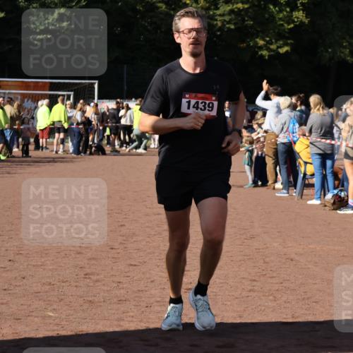 27.09.2026 - 35. Volkslauf durch das schöne Alstertal Strokosch-Dieckow http://msf.ph/oto/10584225 27.09.2026 11:37:00 Ziel 1439, 1445, 3386, 3387 meine-sportfotos.de