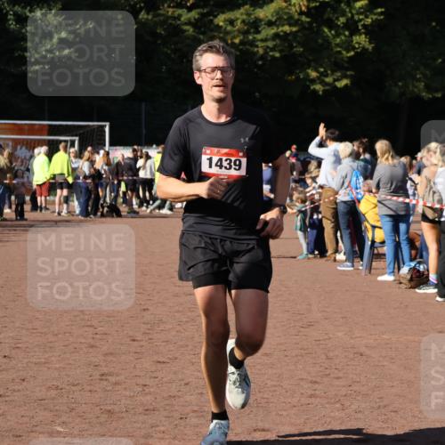 27.09.2026 - 35. Volkslauf durch das schöne Alstertal Strokosch-Dieckow http://msf.ph/oto/10584226 27.09.2026 11:37:00 Ziel 1439, 1445, 3386, 3387 meine-sportfotos.de