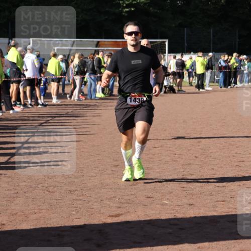 27.09.2026 - 35. Volkslauf durch das schöne Alstertal Strokosch-Dieckow http://msf.ph/oto/10584233 27.09.2026 11:39:32 Ziel 1438, 1440 meine-sportfotos.de