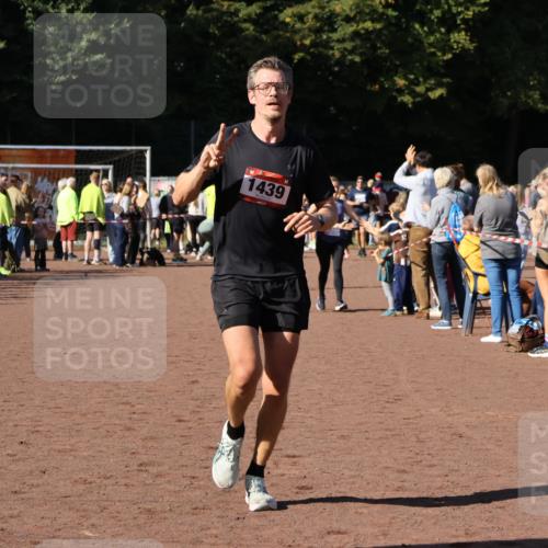 27.09.2026 - 35. Volkslauf durch das schöne Alstertal Strokosch-Dieckow http://msf.ph/oto/10584236 27.09.2026 11:36:59 Ziel 1439, 3386, 3387 meine-sportfotos.de