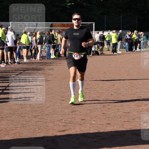 27.09.2026 - 35. Volkslauf durch das schöne Alstertal Strokosch-Dieckow http://msf.ph/oto/10584241 27.09.2026 11:39:32 Ziel 1438, 1440 meine-sportfotos.de